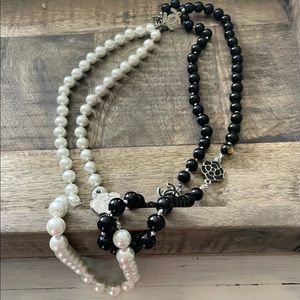 Vintage Chanel long strand Pearl necklace Channel logo in Black & White roses